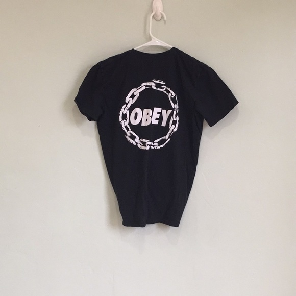 Black obey t-shirt - Picture 2 of 2